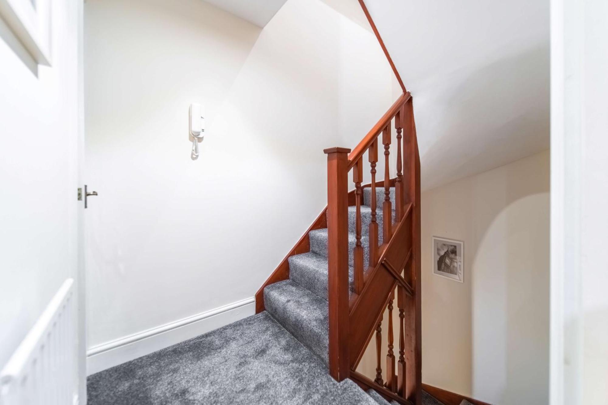 Hébergement de vacances Chic 3-bed Mews Townhouse St John's Wood With Free Wifi *